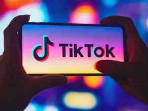 tiktok-remporte-la-palme-de-la-pollution-numerique