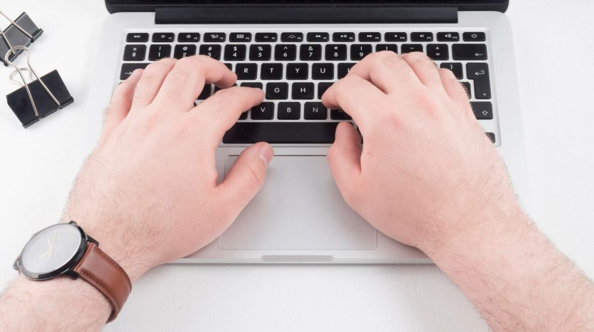 Apprenez ces 25 raccourcis clavier Canva et gagnez en efficacité !