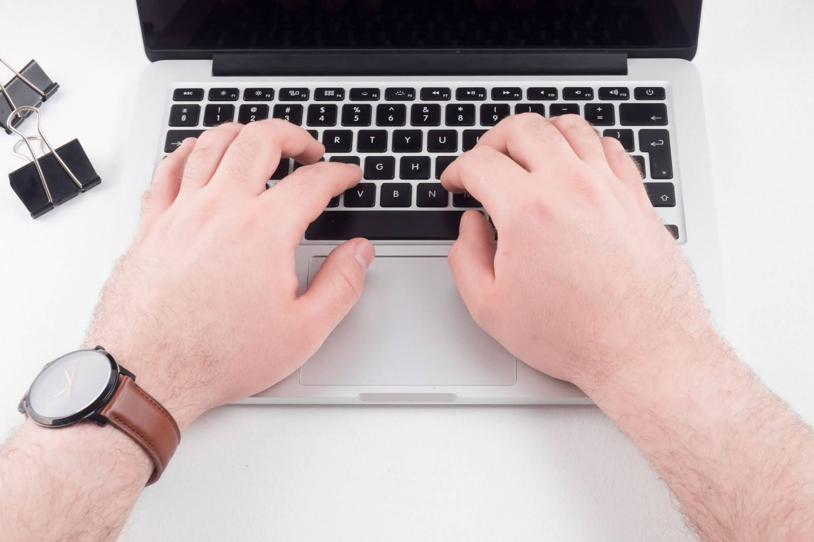 Apprenez ces 25 raccourcis clavier Canva et gagnez en efficacité !